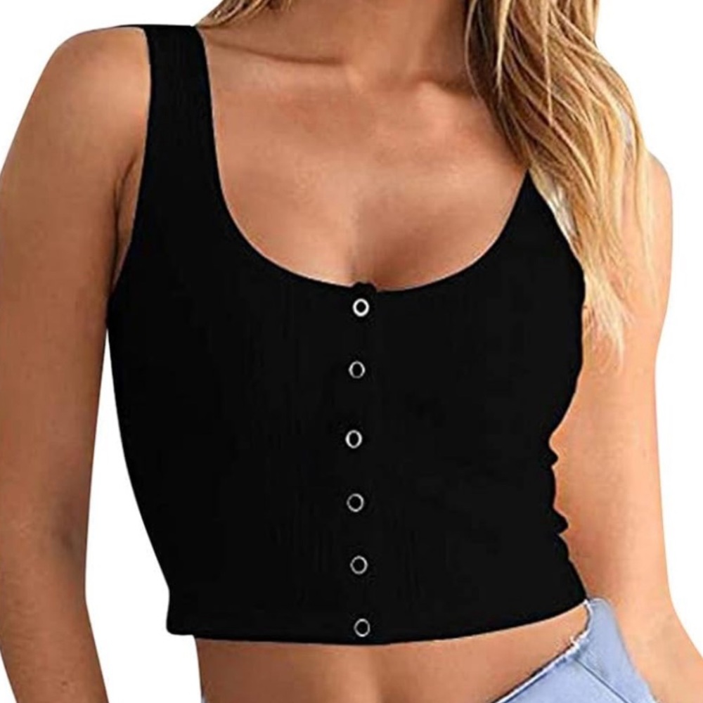 black crop tank